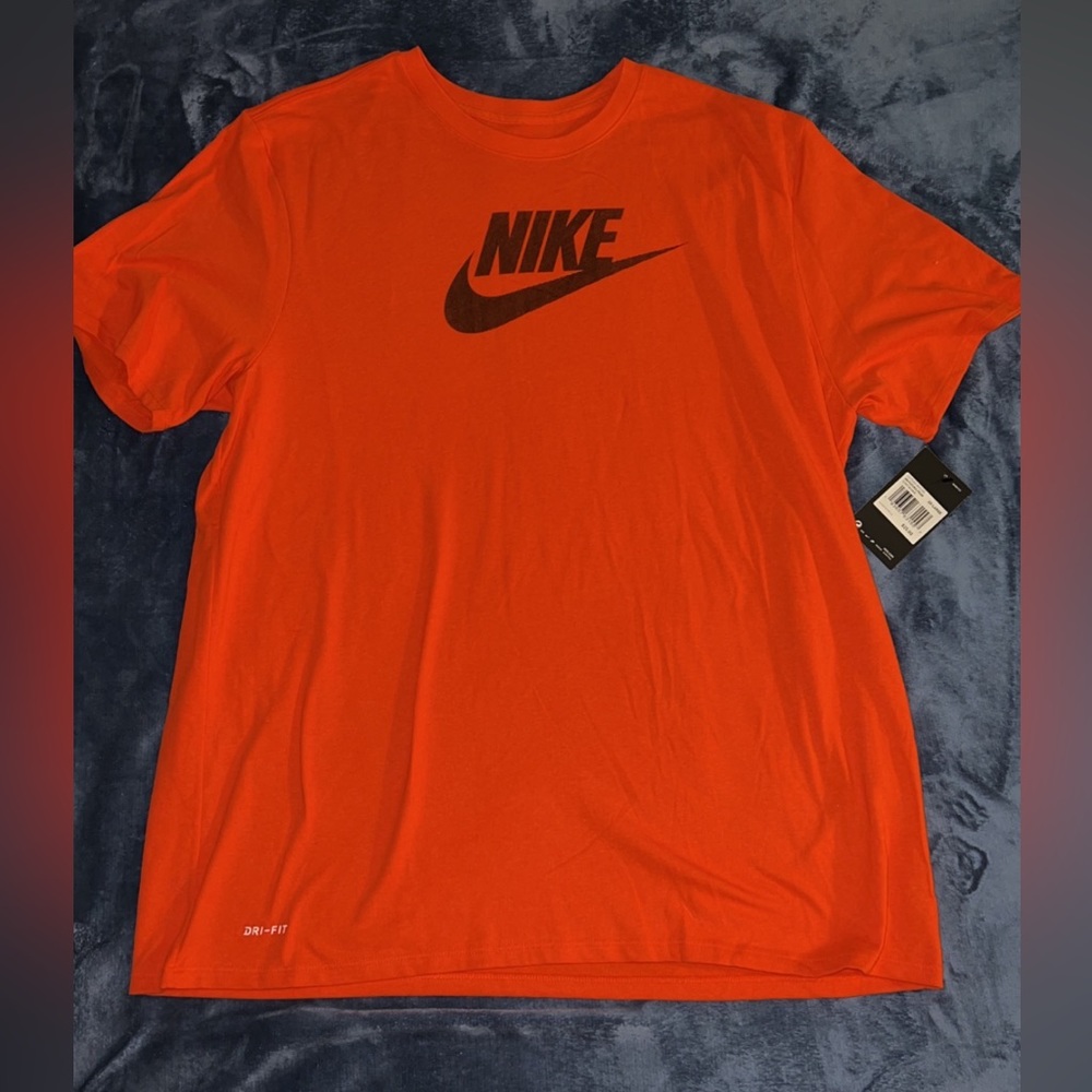 NEW Men’s Nike Shirt